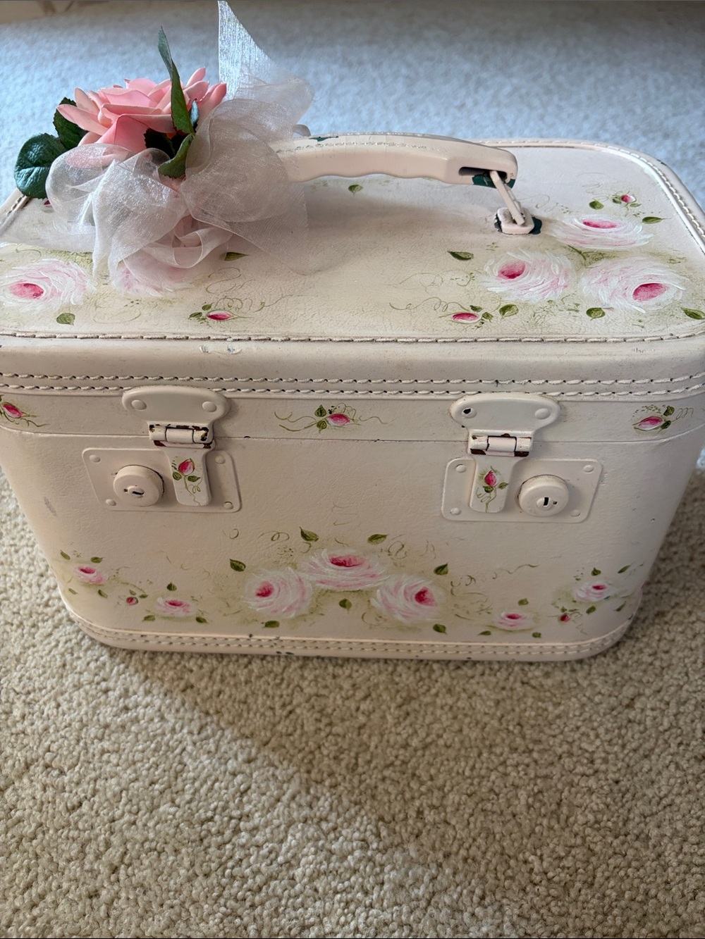 Vintage Shabby Chic Hand-Painted Floral Train Case in Pink/White Roses and a Bow